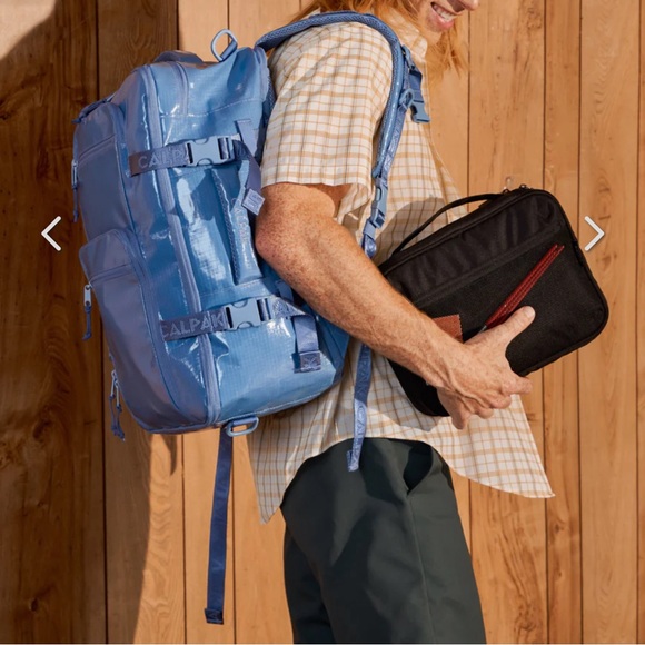 NWOT CALPACK Tablet Tech Organizer - Black - Picture 4 of 8